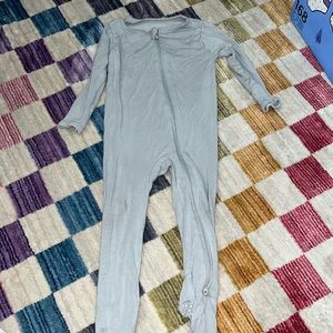 Kyte baby gray zip up sleeper size 6-12 month